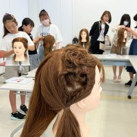 2024年6月15日_美容師のお仕事　ヘアアレンジに挑戦！