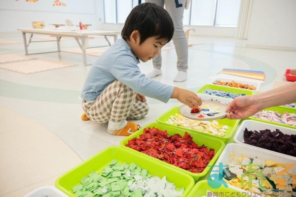 2024年11月14日_ぞうけいあそび（動物の布デコラージュ）