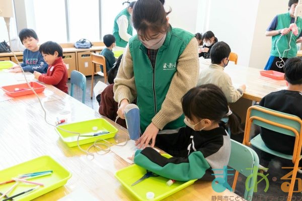 2025年1月4日_ペーパークロマトグラフィーでしおりを作るおしごと