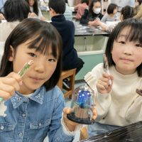 2025年2月2日_まある×るくる特別講座ハーバリウムの不思議を学んで、世界に一つだけのオリジナルボールペンとフラワードームを作ろう！_