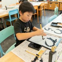 2025年8月17日_書道にチャレンジ！_