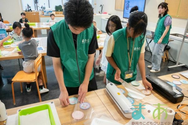 2025年8月11日_科学実験！ペーパークロマトグラフィーでしおり作り