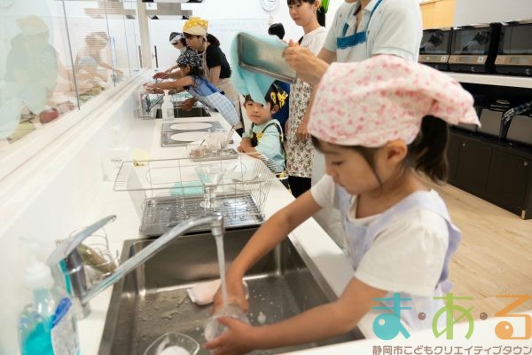 2025年7月31日_親子でひんやり冷たいパフェ作り