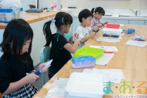 2025年8月11日_科学実験！ペーパークロマトグラフィーでしおり作り