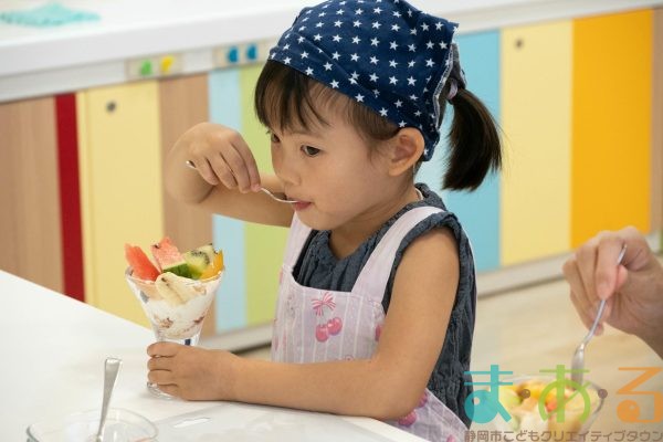 2025年7月31日_親子でひんやり冷たいパフェ作り