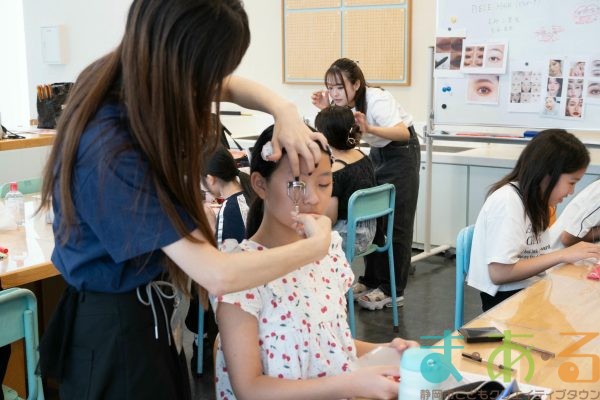 2025年8月14日_メイクアップアーティストに学ぶメイク術