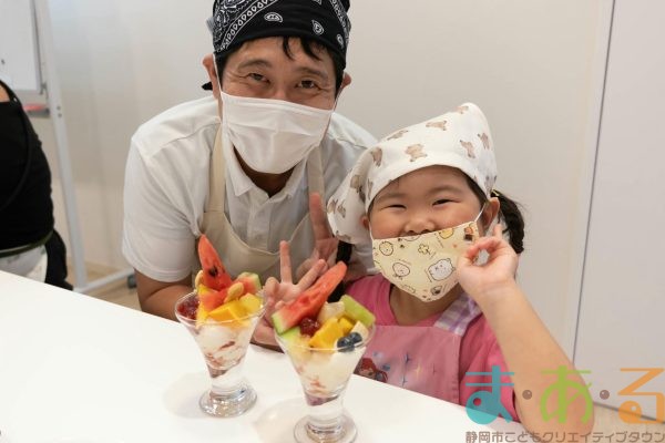 2025年7月31日_親子でひんやり冷たいパフェ作り