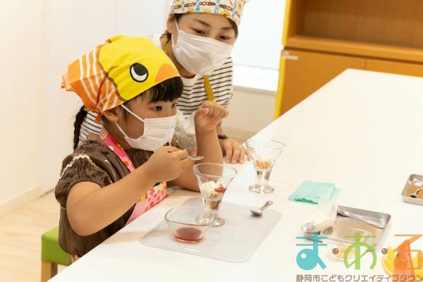 2025年7月31日_親子でひんやり冷たいパフェ作り