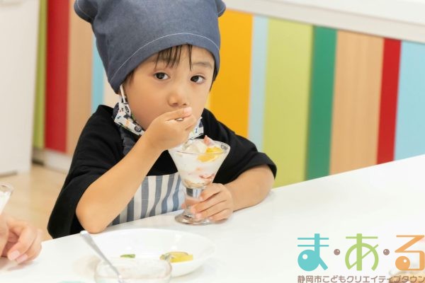 2025年7月31日_親子でひんやり冷たいパフェ作り