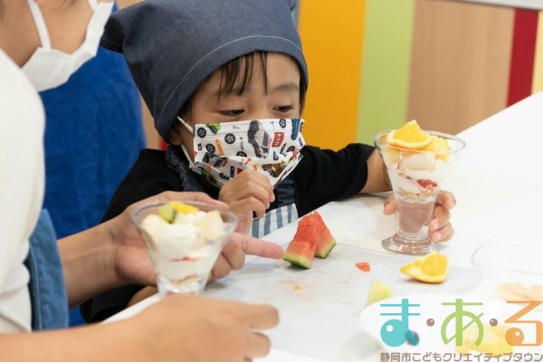 2025年7月31日_親子でひんやり冷たいパフェ作り