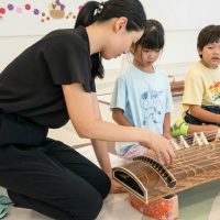 2025年9月27日_和楽器にチャレンジ琴をひいてみよう