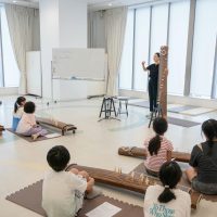 2025年9月27日_和楽器にチャレンジ琴をひいてみよう
