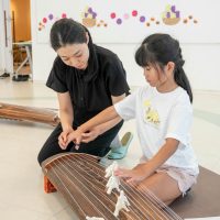 2025年9月27日_和楽器にチャレンジ琴をひいてみよう
