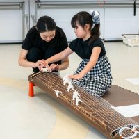 2025年9月27日_和楽器にチャレンジ琴をひいてみよう