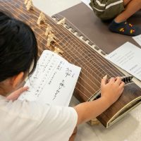 2025年9月27日_和楽器にチャレンジ琴をひいてみよう