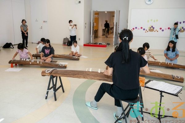 2025年9月27日_和楽器にチャレンジ琴をひいてみよう