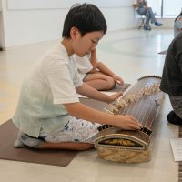 2025年9月27日_和楽器にチャレンジ琴をひいてみよう