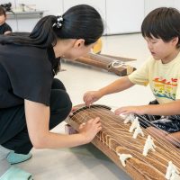 2025年9月27日_和楽器にチャレンジ琴をひいてみよう