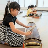 2025年9月27日_和楽器にチャレンジ琴をひいてみよう