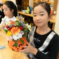2025年10月19日」_ハロウィンのフラワーアレンジ！
