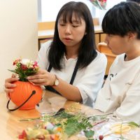 2025年10月19日」_ハロウィンのフラワーアレンジ！