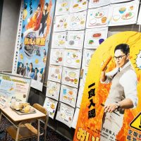 2025年9月28日おいしい給食を宣伝するおしごと　MOVIX清水劇場ロビー展示_