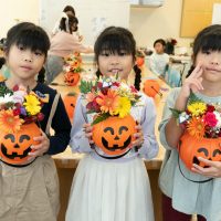 2025年10月19日」_ハロウィンのフラワーアレンジ！