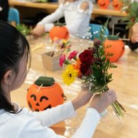 2025年10月19日」_ハロウィンのフラワーアレンジ！