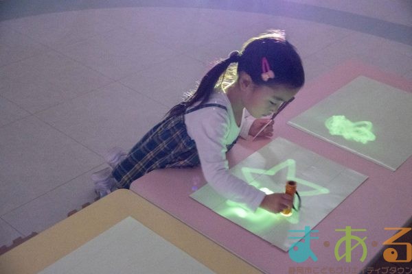 2025年11月14日_ぞうけいあそび（まっくらピカピカ）