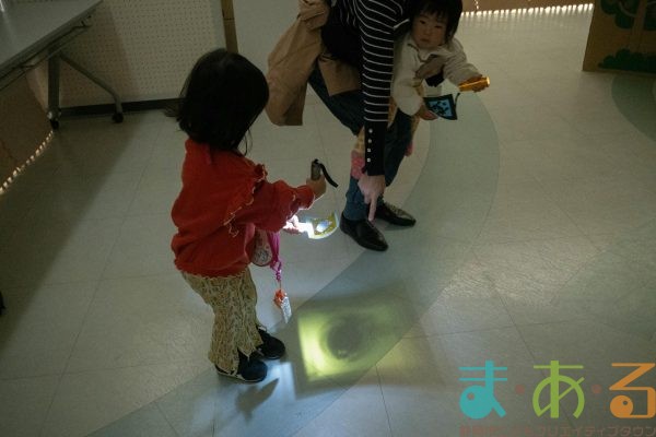 2025年11月14日_ぞうけいあそび（まっくらピカピカ）
