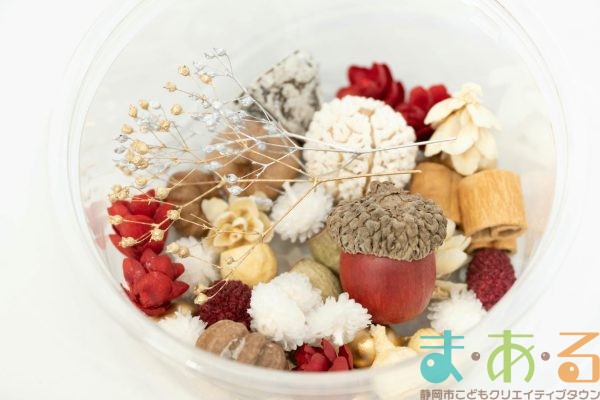 2025年12月13日_松ぼっくりのツリー作り