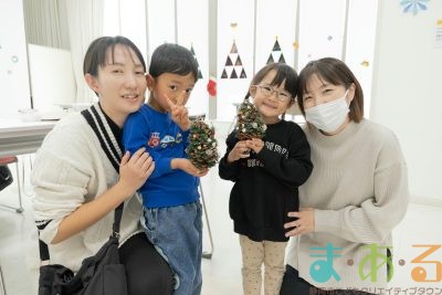 2025年12月13日_松ぼっくりのツリー作り