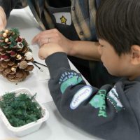 2025年12月13日_松ぼっくりのツリー作り