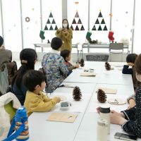 2025年12月13日_松ぼっくりのツリー作り