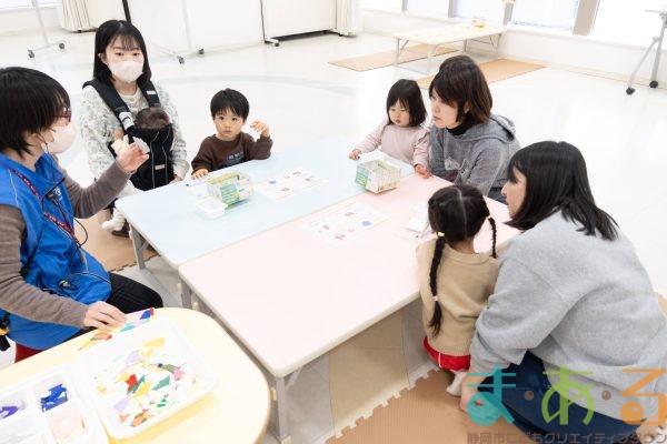 2026年1月8日_ぞうけいあそび（シールでペタペタ）