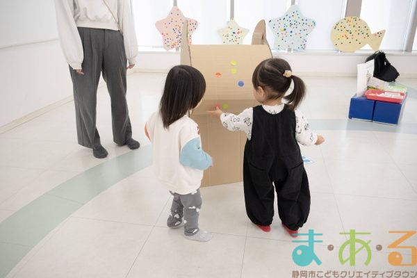 2026年1月8日_ぞうけいあそび（シールでペタペタ）