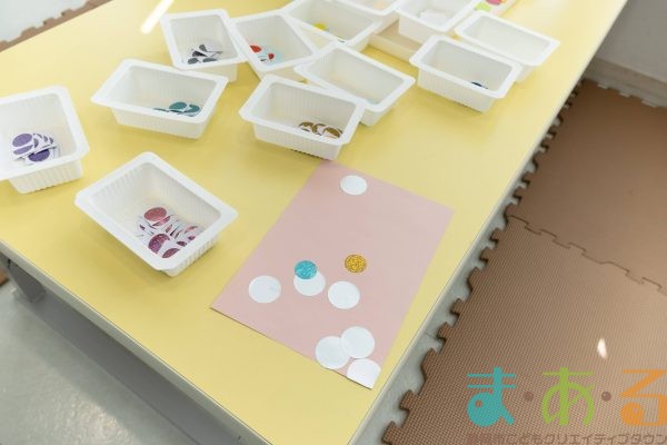 2026年1月8日_ぞうけいあそび（シールでペタペタ）