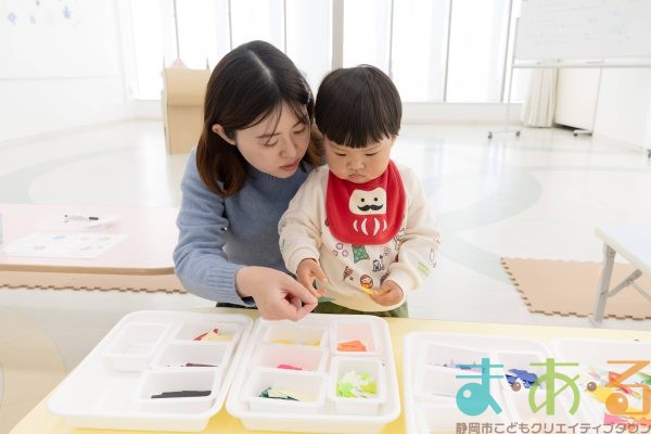 2026年1月8日_ぞうけいあそび（シールでペタペタ）