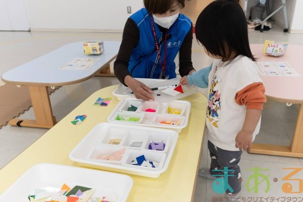 2026年1月8日_ぞうけいあそび（シールでペタペタ）